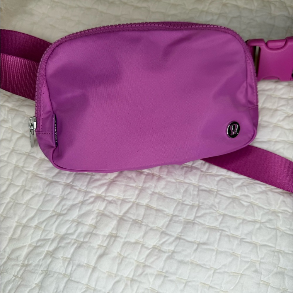 Everywhere Belt Bag - Pow Pink Tone NWOT - Picture 3 of 5